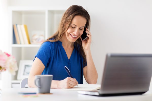 woman-with-notepad-calling-on-smartphone-at-P4USRMY.jpg